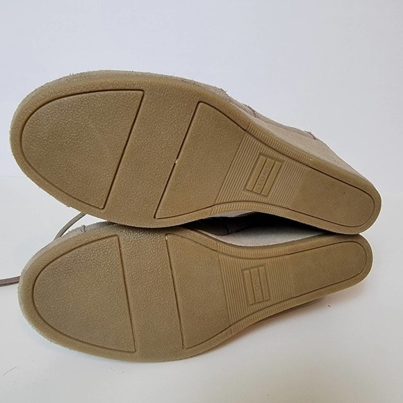 TOMS Women's Size 7.5 and 6.5 Wedge Bootie Tie Tan Suede Leather Kala - Picture 3 of 9